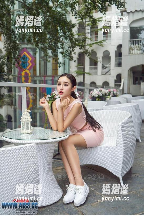 AISS爱丝(钻石版) - 网袜与松果儿，最新美图再掀时尚浪潮，谁能拒绝这种魅力？