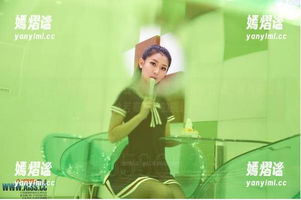 AISS爱丝(钻石版) - 在线领略陈雅漫女友的性感，图片中透着一丝若有若无的挑逗。