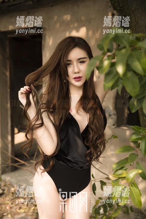 GIRLT果团网 - 高清泳池之旅：跟随莫雅淇的图册穿越水的边界