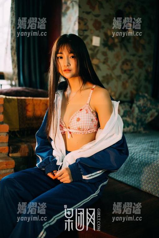 GIRLT果团网 - 清纯的莫雅琪：她的私房美图比晨曦还动人！