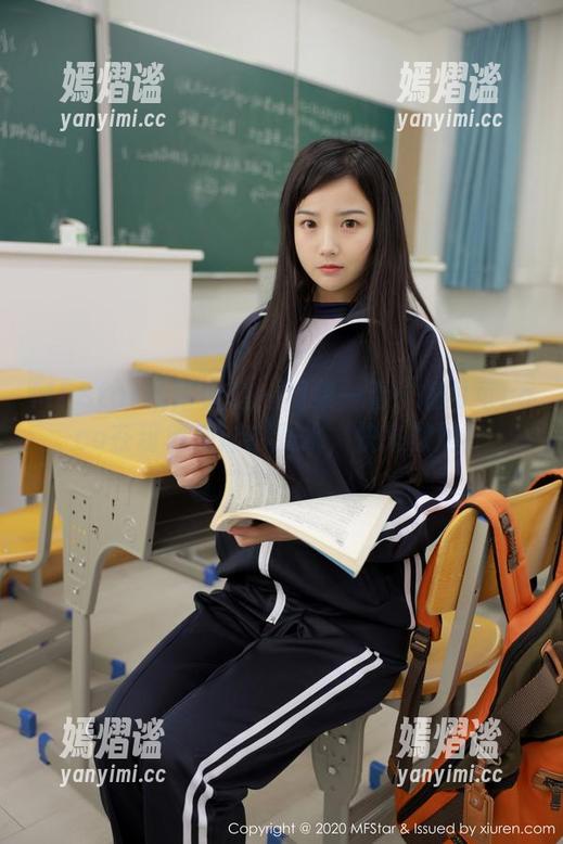 MFStar模范学院 - 图集一看：杨可可coco在粉色海洋中溺水，快来救她！