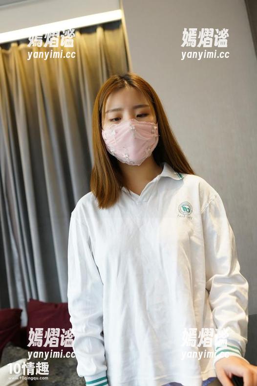 探索ROSI的白色丝袜，图包中的每一处都是小心思！