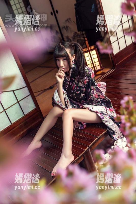 TouTiao头条女神-梦心玥 TouTiao头条女神 - 梦心玥的粉色私拍,图片一看就是心灵鸡汤,甜得有点过分!