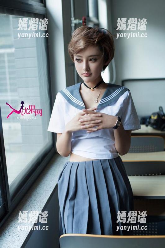 UGirls尤果网 - 分享松果儿与‘奶牛’的写真：犹如偶尔听到的柔和吟唱，怎么能不再看一眼？