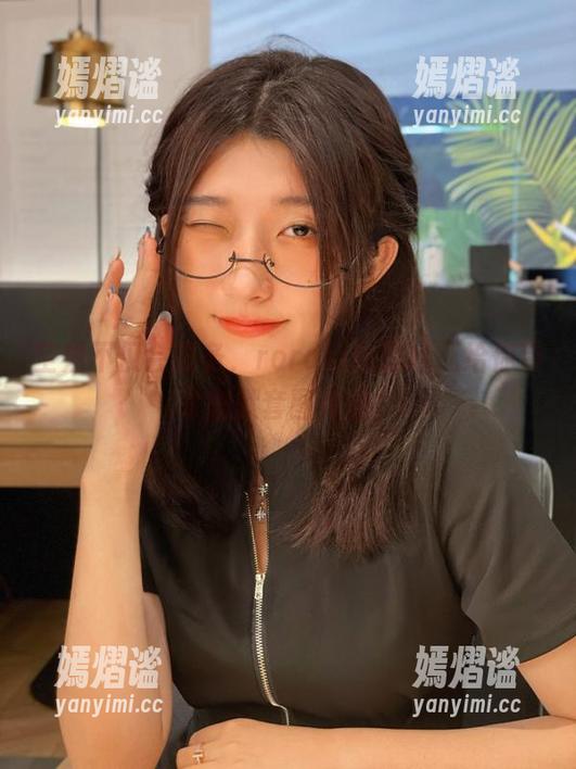 空姐不仅会服务，roroki骷髅姬还给你带来幽默套图作品！