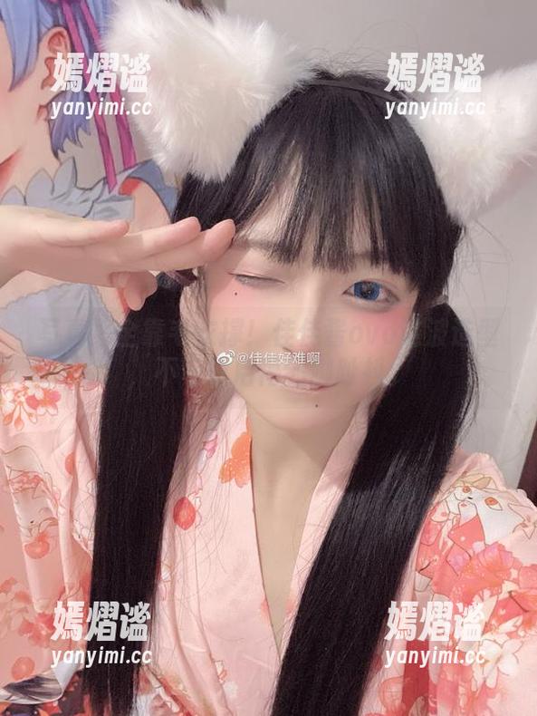 写真集全靠毛衣撑！佳佳酱ovo这波造型，不下载后悔到脚趾抖。