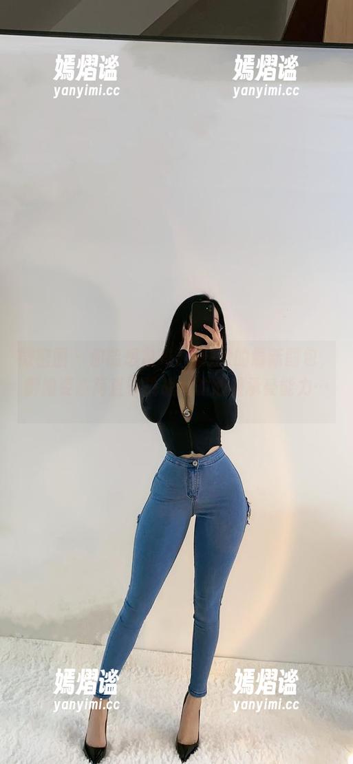微密圈 - 你能想象吗？俏妞t的最新图包，御姐姿态简直在挑战我的心脏承受能力……