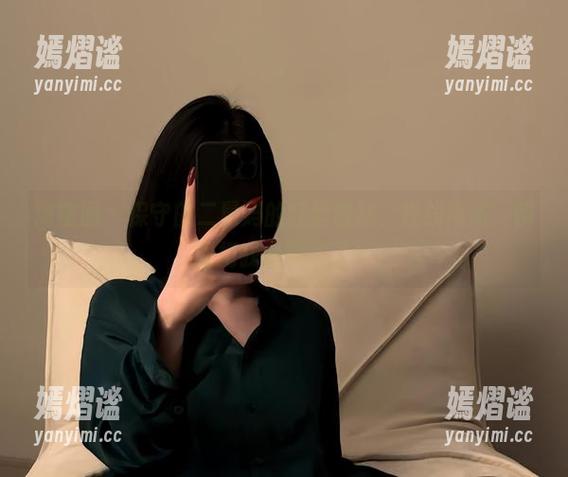 微密圈 - 保守的二舅妈的红丝白袜，在线高清，瞬间把我吸引住了！