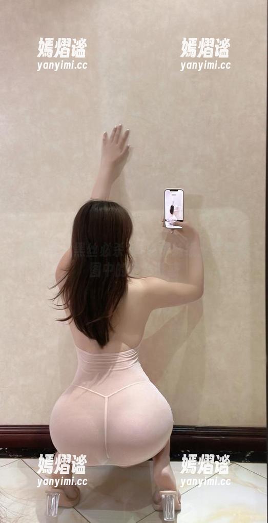奶宝妹纸 微密圈 - 黑丝必杀技+奶宝妹纸:写真美图中的致命诱惑