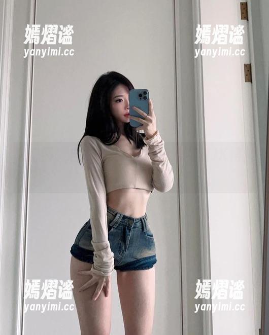 微密圈 - 自由下载！妮是老虎身着JK裙，简直如梦似幻！