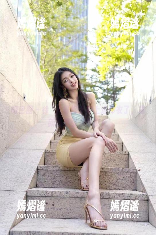 微密圈 - 徐珺大哥终于穿上连体衣了，最新写真引发争议！