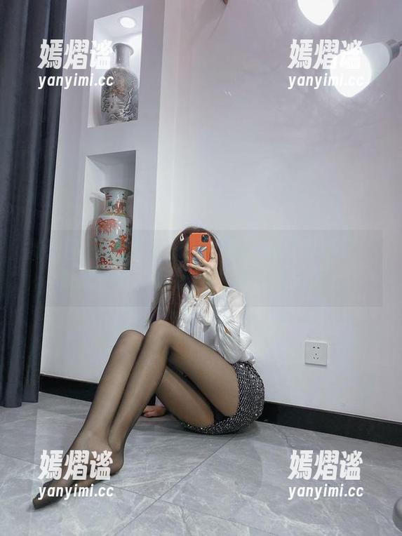 微密圈 - 杨大乐乐很靠谱制服写真精选：看这一身，你还敢说办公没乐趣？