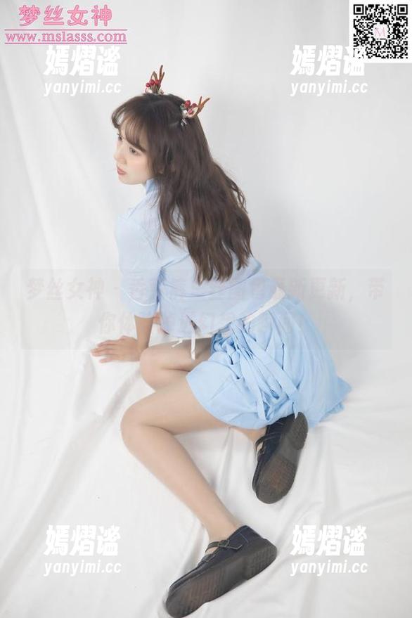 梦丝女神 - 香萱裤里丝图包最新更新，带你体验掉进幻想的瞬间！