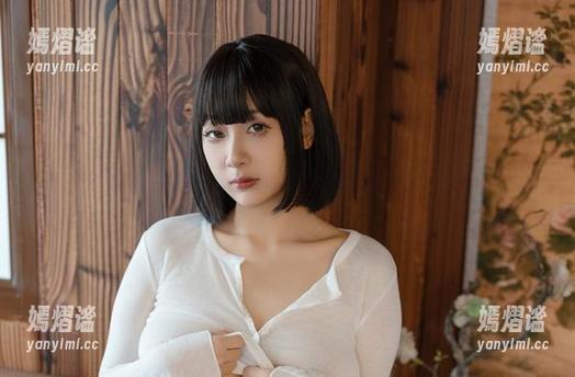 观看浅安安的黑胶带写真，诠释‘粘’的艺术！
