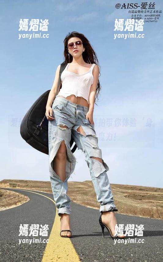 爱丝 - 跟着何冉，黑色私拍带你体验‘身临其境’的图片魔力！
