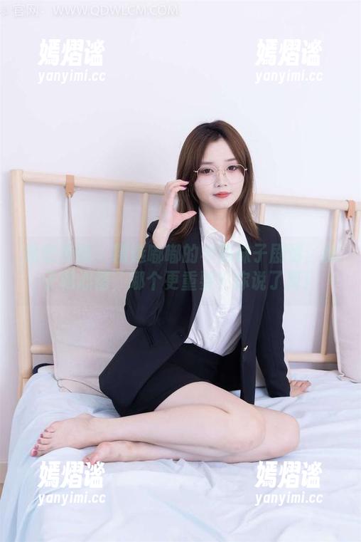 物恋传媒 - 精选嘟嘟的半脱袜子剧情：袜子和心情，哪个更重要？你说了算！