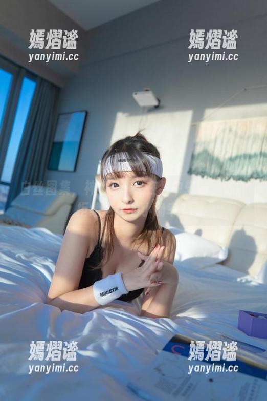 白丝图集，神楽坂真冬在雪中轻舞，谁能拒绝这样的小确幸？