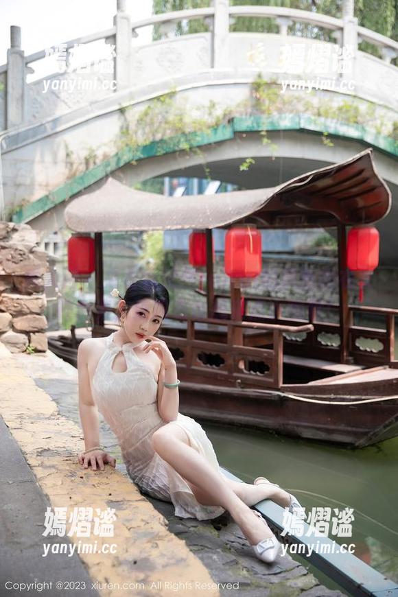 秀人网 - 来看看蕊蕊ruirui的最新内衣女神合集，连内衣也想来点小幽默！
