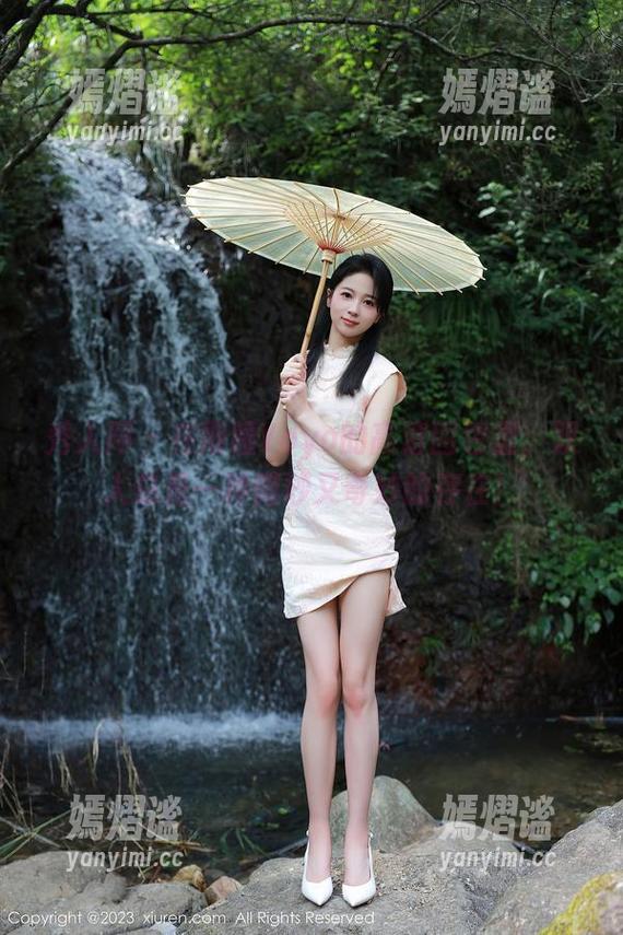 秀人网 - 在雨瞳Yoyo的高清图包里，双人总是一种微妙又奇妙的存在！