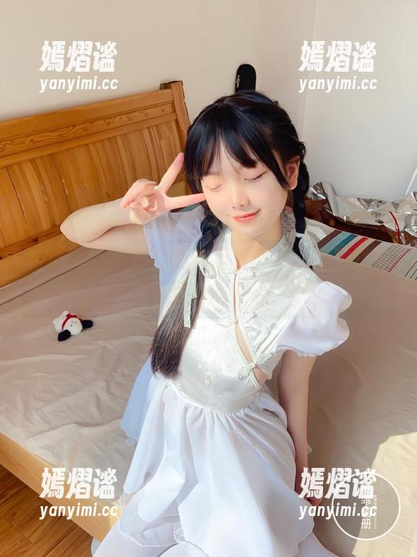 稚乖画册 - 在夜夜的教室里，原图与壁纸竟然如此贴心