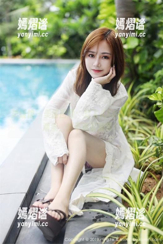 美媛馆 - 美图回顾：刘飞儿Faye的制服潮流，想不迷都难啊！