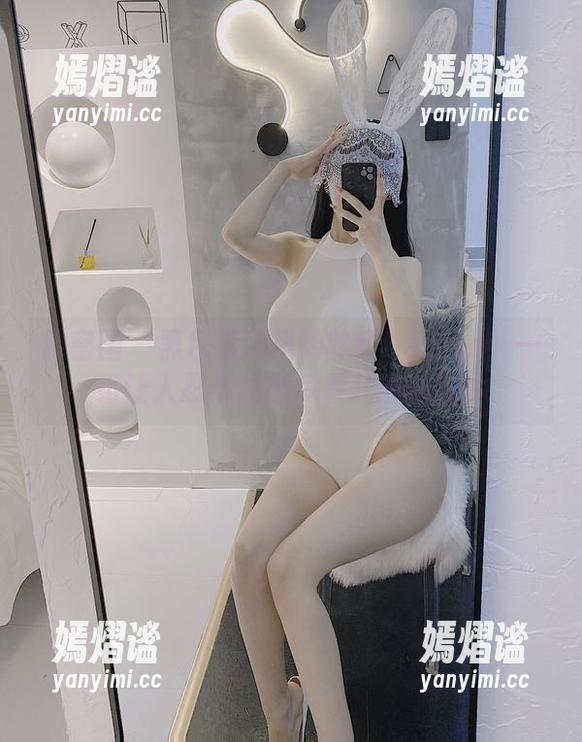 脸红Dearie 微密圈 - 黑色套装里的脸红Dearie:一组让人忍不住想多看几遍的照片