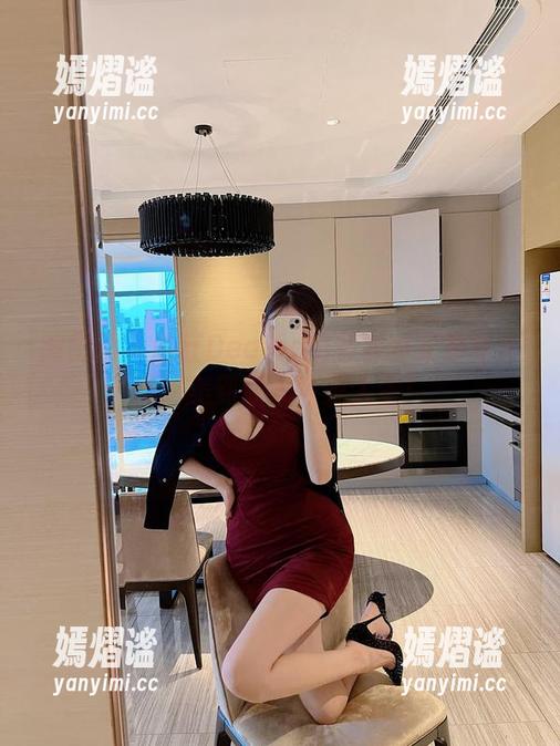微密圈 - 脸红Dearie的紫衣丝足最新套图：美到让人怀疑人生！