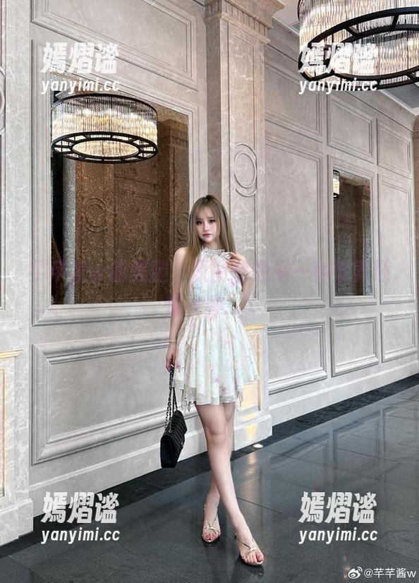 芊芊酱w的美腿，原图壁纸是一种修养还是一种......