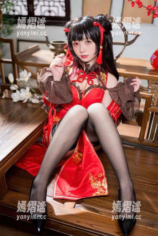 最新写真集：花铃Hana与圣堂修女的酸甜时光，有点迷离