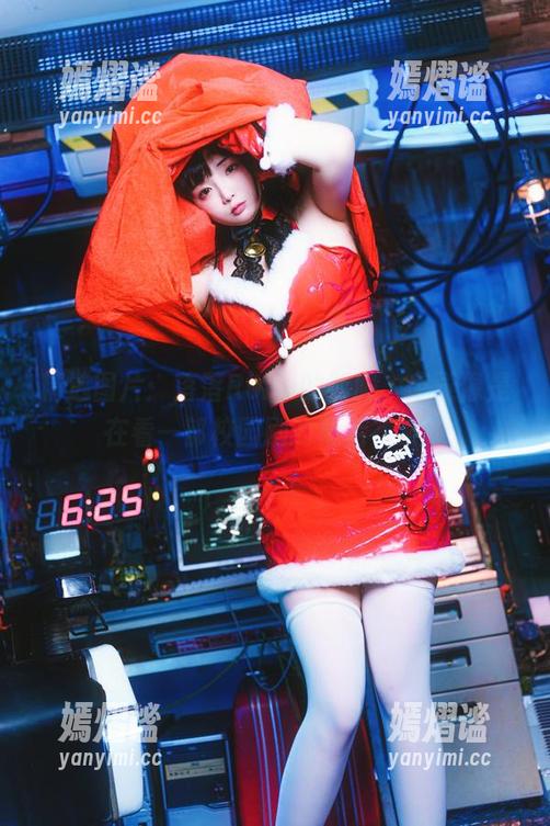 精选图片：落落Raku的制服，感觉像是在看一部校园剧的幕后花絮！