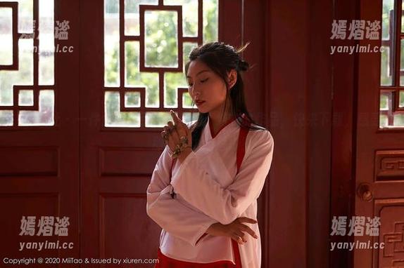 蜜桃社 - 一件体操服引发的灵感：结衣的作品，快来下载，感受那份活力与魅力！