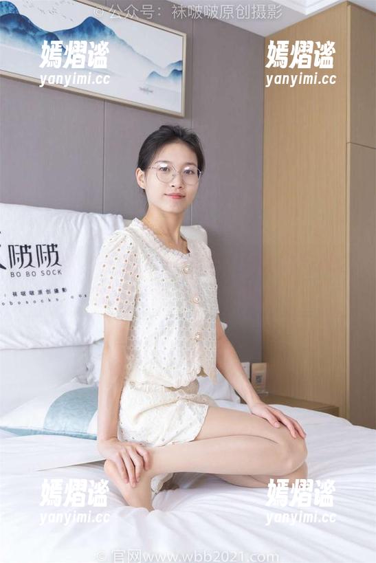 袜啵啵 - 在奶油的世界里，白船袜与厚肉丝的奇特交融写真图集