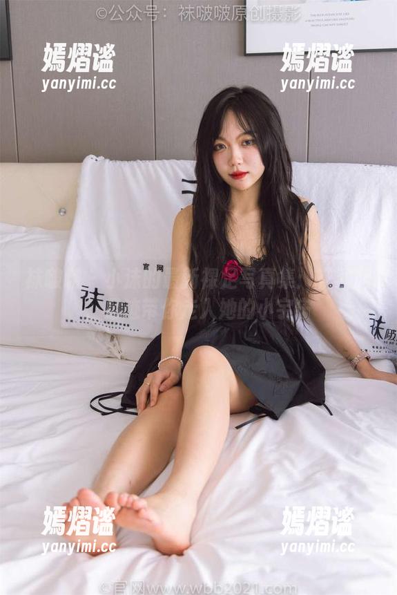 袜啵啵 - 小沫的最新裸足写真集：花絮版，足迹带你走入她的小宇宙