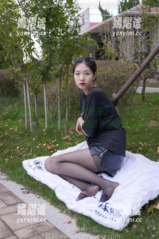 袜啵啵 - 小甜豆户外更新来了！跟随她的脚步，一起发现那些‘意外’的自拍角落！