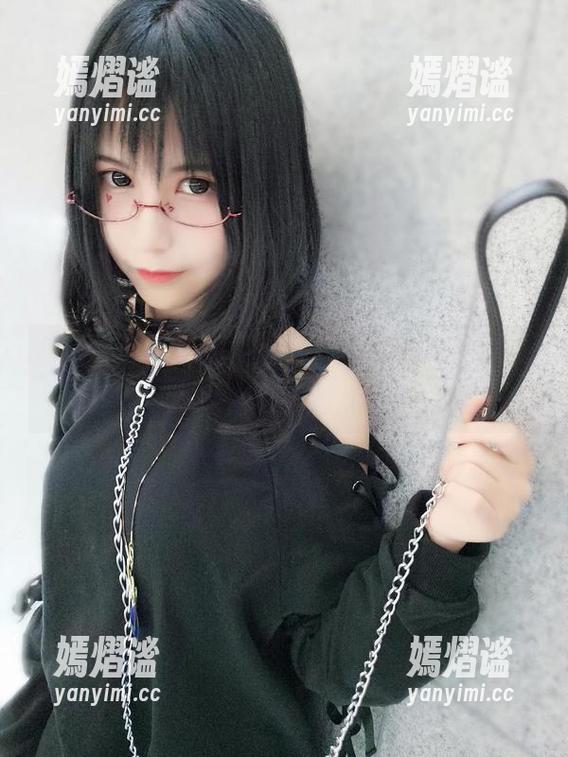 分享逐月Su的图集：透明女仆之下，究竟是天真还是性感？