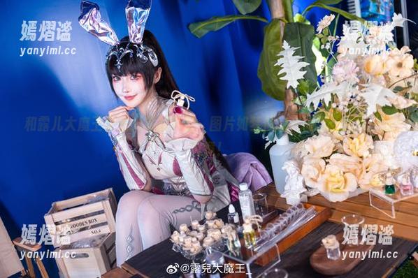 和露儿大魔王无圣光旅拍共舞，图片如梦似幻，简直让人想一探究竟！