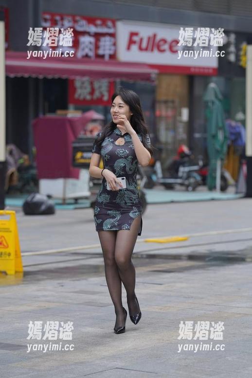 魔镜街拍 - 芝芝蓝色泳衣资源：看了让人想去海边，或者……